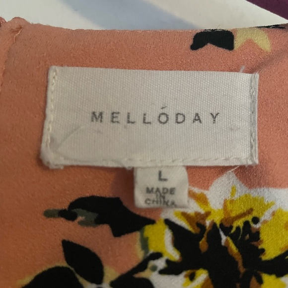 Melloday Short Sleeve Blouse - Picture 2 of 5